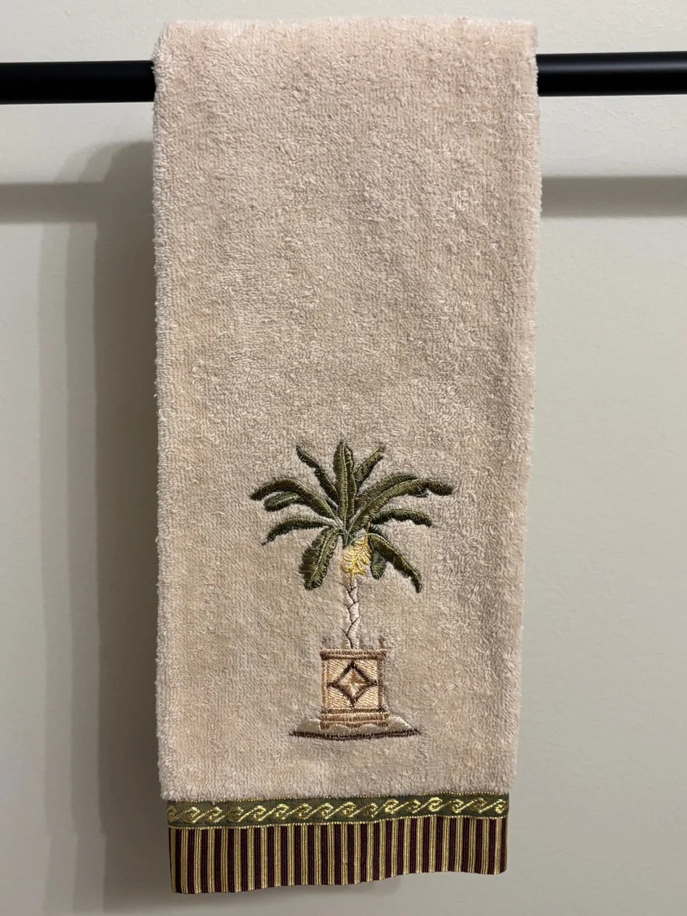 Avanti Linens Banana Palm Embroidered Hand Towel Beige